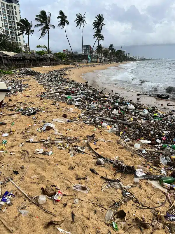 Pollution sur les plages du Sri Lanka